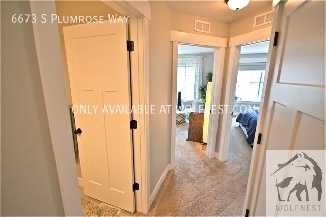 Building Photo - No Deposit Option! Ravishing 3 Bedroom Tay...