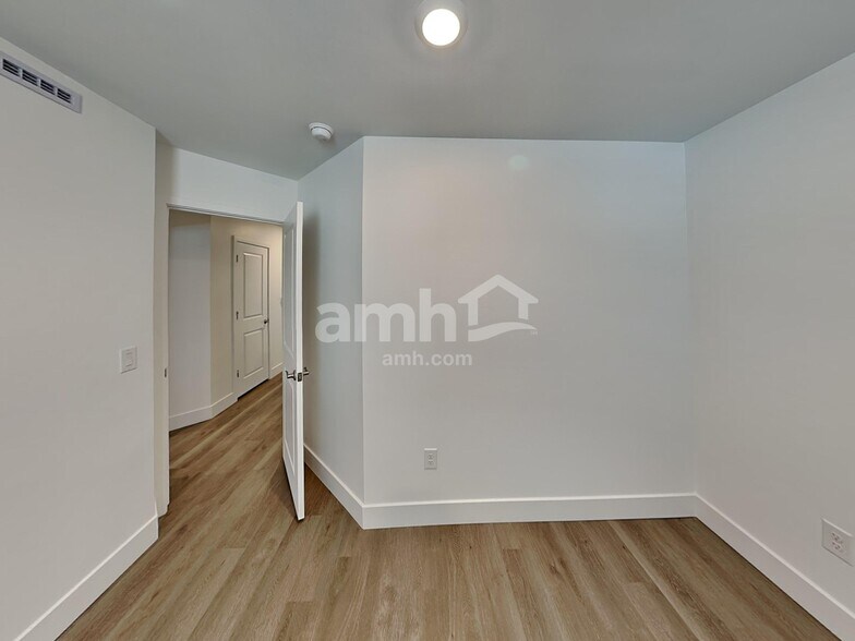 Building Photo - 9700 Harkes Dr