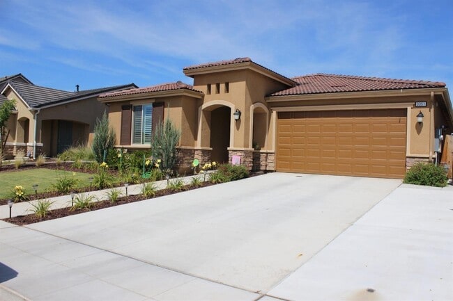 Primary Photo - 3351 Cordova Ave