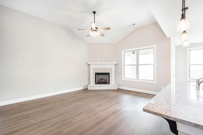 Building Photo - 402 Otters Rdg Dr