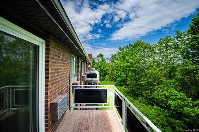 Building Photo - 20 Peddler Hill Rd