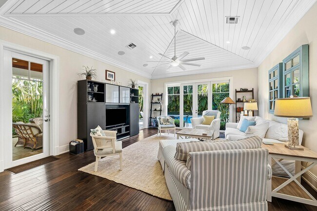 Building Photo - 120 Grove Way