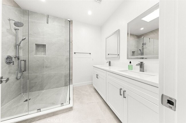 Building Photo - 13010 Hartland St