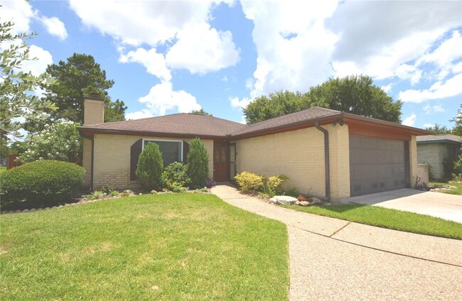 Primary Photo - 703 Flower Field Ct