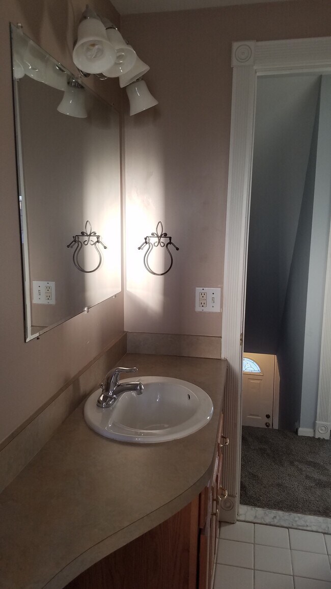 Up Stairs Full Bath - 67970 S Main St