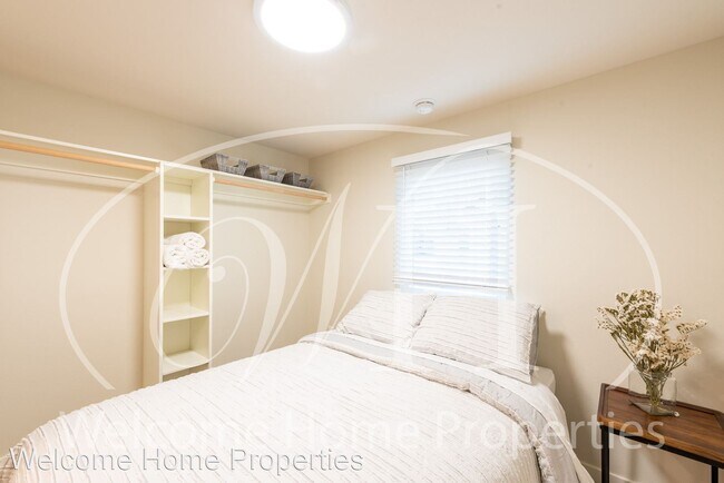 Building Photo - 205 Woodland Ave