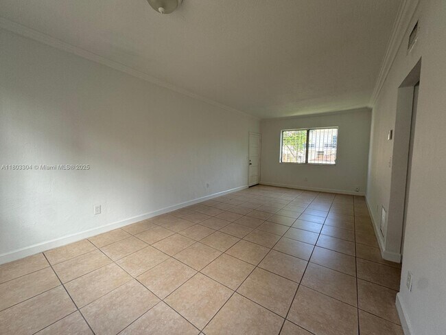 Building Photo - 120 SW 18th Ct