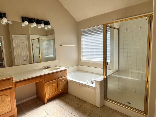 Building Photo - Beautifully Updated 4-Bedroom Home with Community Pool & Excellent Schools!