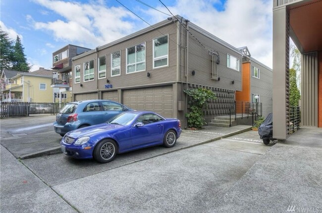 Building Photo - Stunning N. Capitol Hill Condo: Modern Lux...