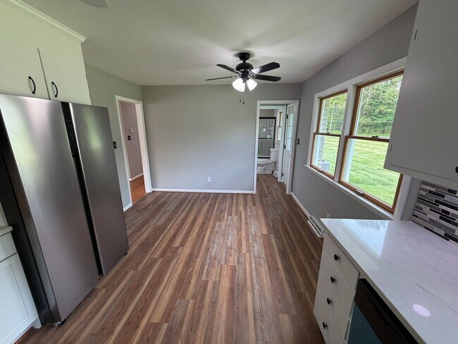 Building Photo - 3 Bedroom Rancher-Country Setting
