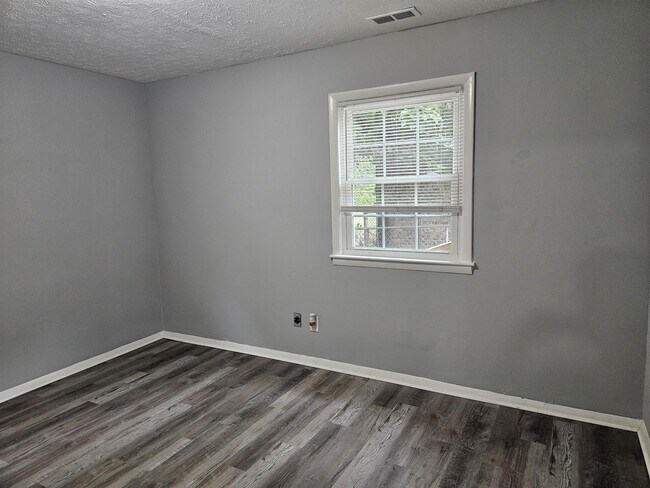 Building Photo - 6607 Amanda Cir