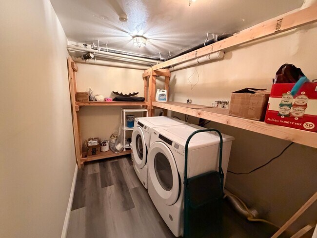 Building Photo - Bright, Spacious 3 Bedroom Home with Garage, A/C, Private Outdoor Space + Prime South Bay Location