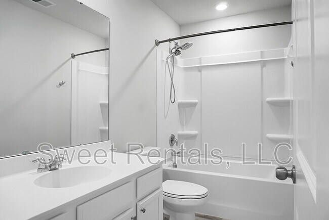 Building Photo - 210 Daniels Creek Cir
