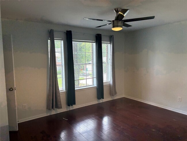 Building Photo - 18385 Ten Oaks Ct