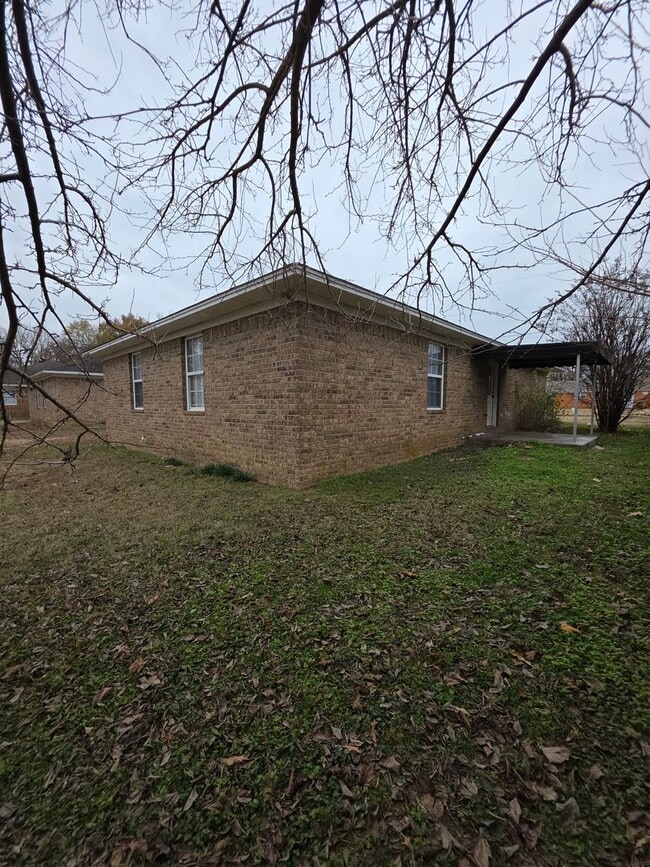 Building Photo - 1109 S Oswego Ave