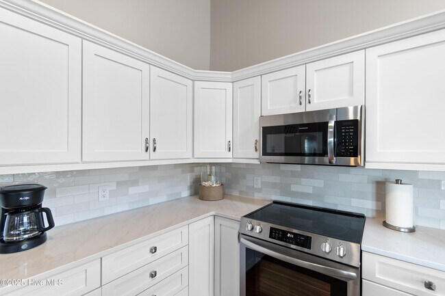 Building Photo - 3155 Lakeside Commons Dr SE