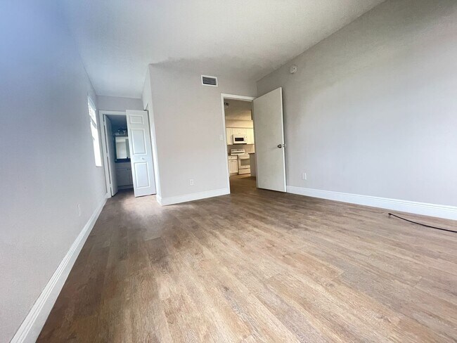 Building Photo - Mystic Gardens 5329-2905