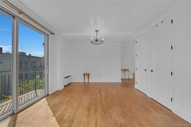 Building Photo - 2155 Daly Ave