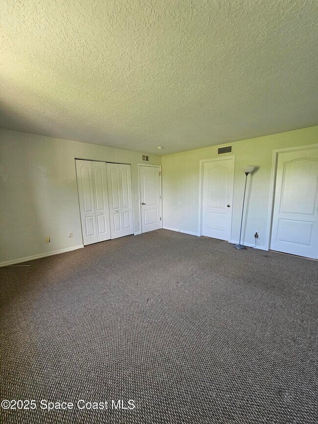 Building Photo - 2101 Forest Knoll Dr NE