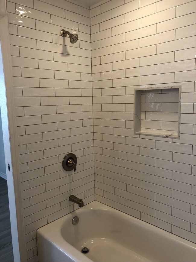 newly remodeled bath - 3644 Villa Terrace