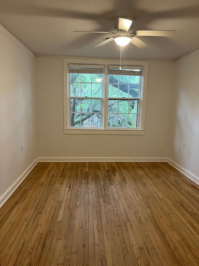 Building Photo - Quaint apartment in convenient location