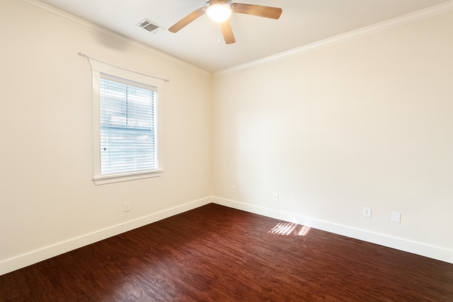 Building Photo - 611 Franklin Blvd