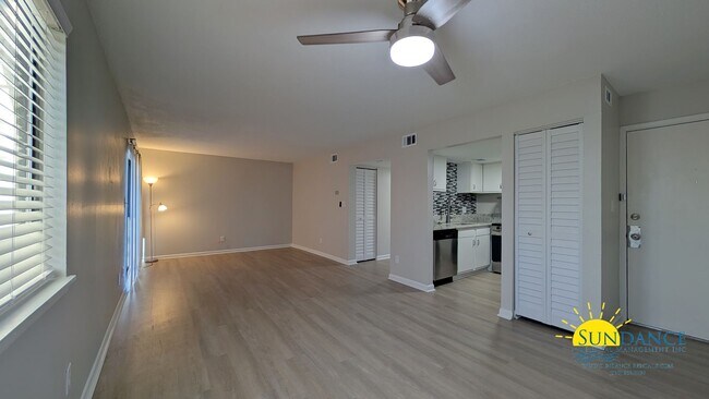 Building Photo - Expansive waterfront covered patio off this fully renovated Fort Walton Condo!