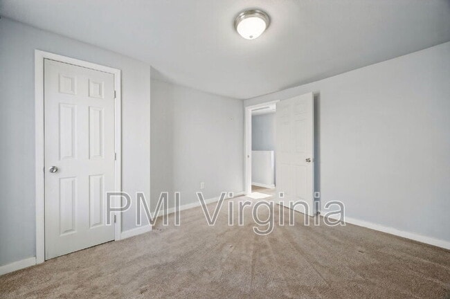 Building Photo - 1035 W 36th St