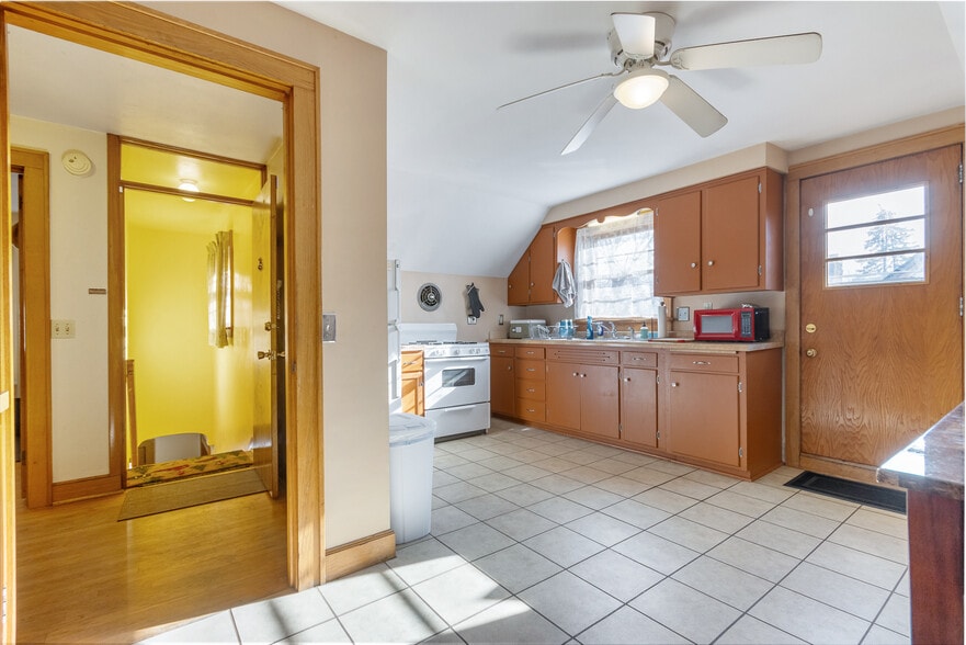 Building Photo - 302 S Brooks St