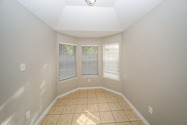 Building Photo - 5411 Corner Oak Dr