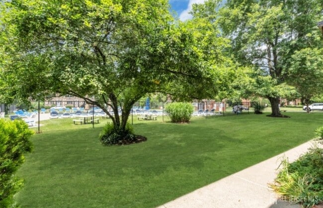 Building Photo - 320 South St