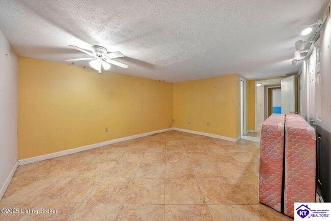 Building Photo - 809 Clifford Dr