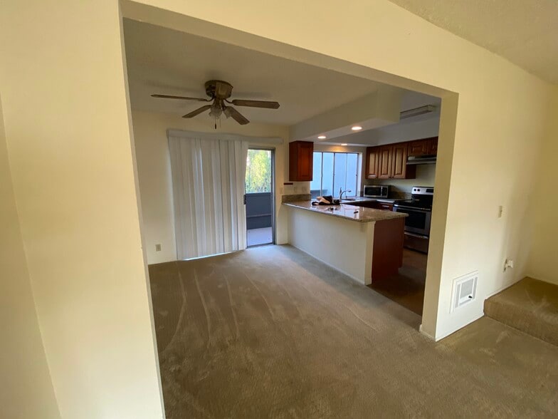 Building Photo - 8085 Caminito de Pizza