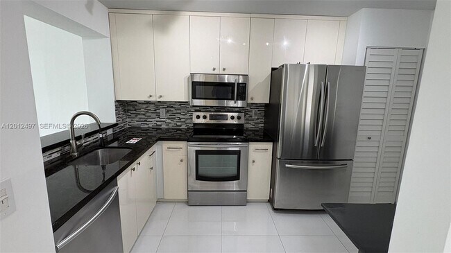 Building Photo - 9560 Weldon Cir