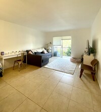 Building Photo - 6711 N Kendall Dr