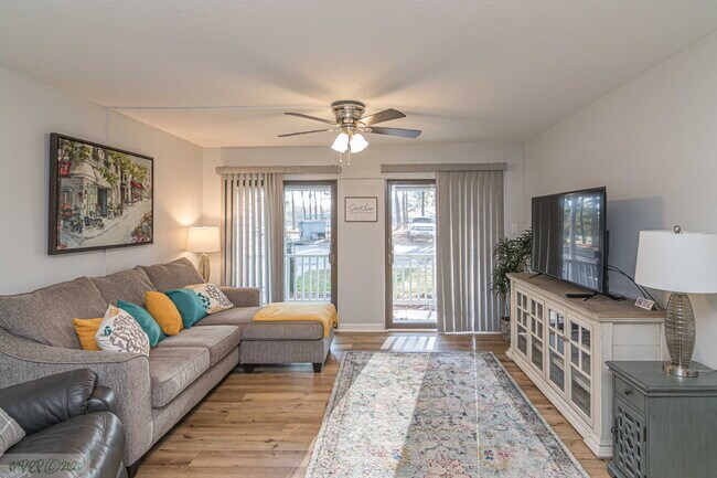 Building Photo - SHORT-TERM LEASE OPTIONS / FULLY FURNISHED APARTMENT/ ALL UTILITIES INCLUDED! WONDERFUL WAYNE MEM...