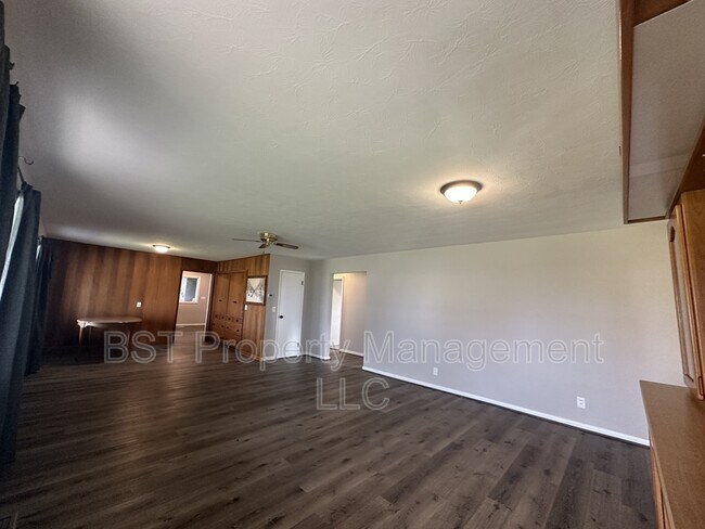 Building Photo - 8060 State St