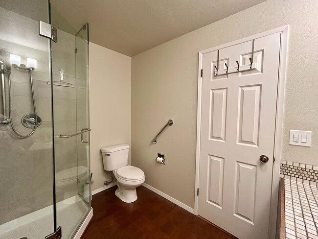 Building Photo - North Capitol Hill Condo