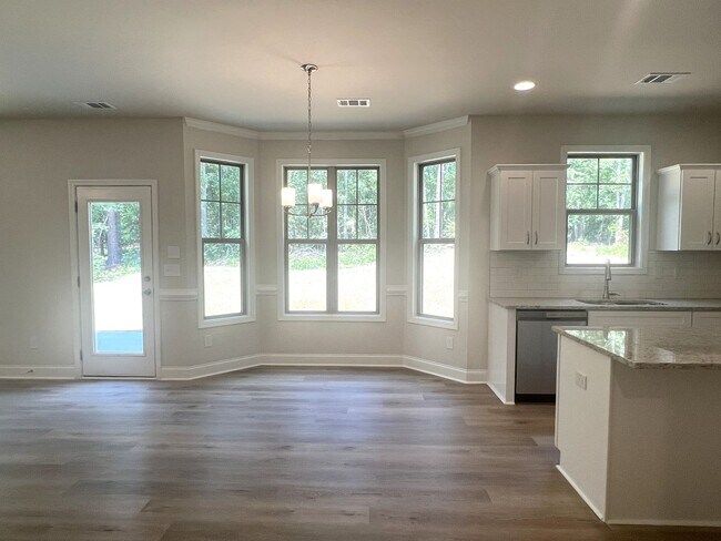 Building Photo - Beautifully Done & Brand New 4BD/2.5 Home in Jones Co.