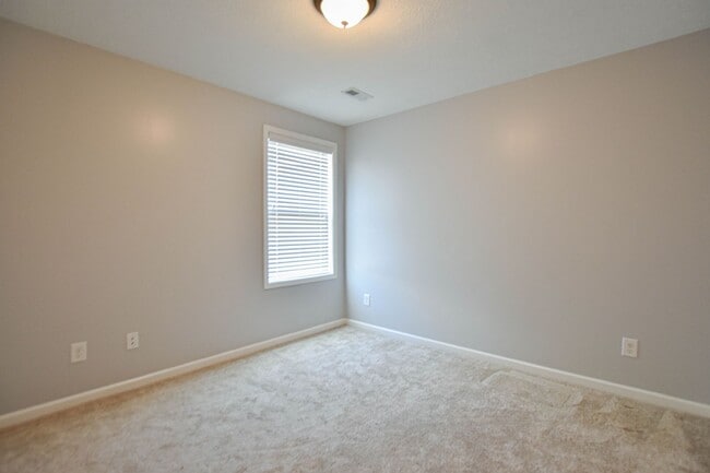 Building Photo - Pet Friendly Four Bedroom with Bonus!