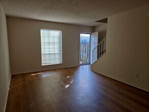 Building Photo - 1 Bedroom, 1.5 Bath Townhouse