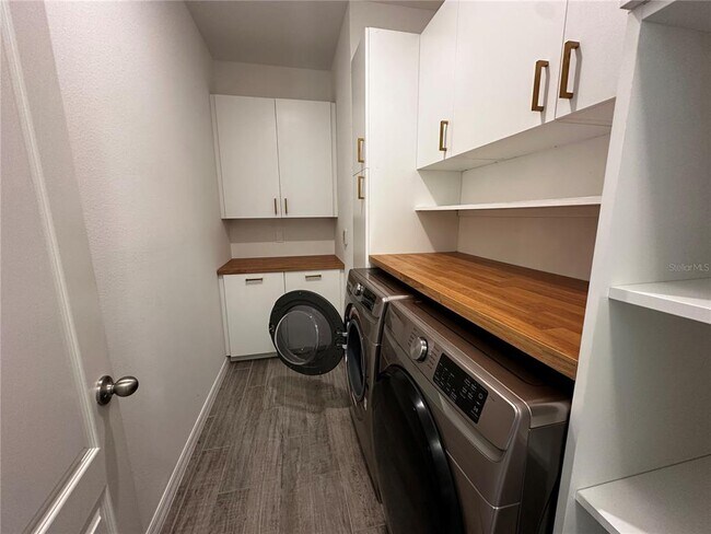 Building Photo - 15512 Sunquat Dr