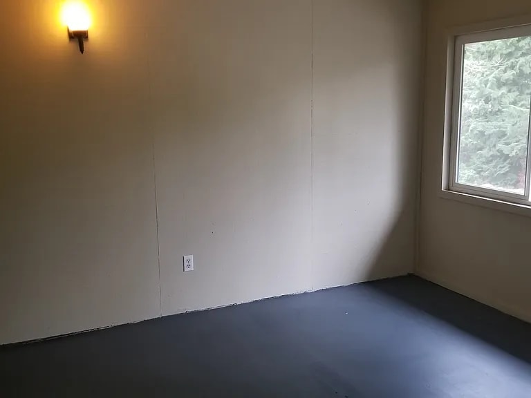 Building Photo - 1614 Kent Des Moines Rd