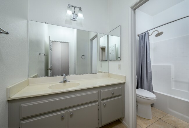 Building Photo - 35797 Rosedown Ln