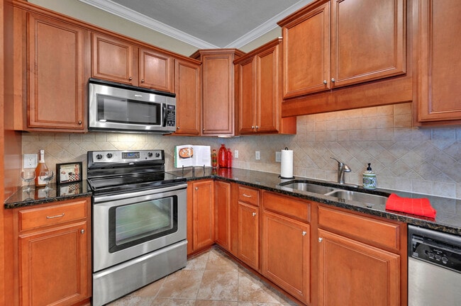 Building Photo - Brook Hollow