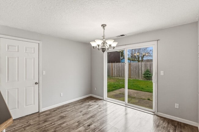 Building Photo - Beautiful 3 Bedroom, 2 Bath Home with Open Concept & Spacious Backyard