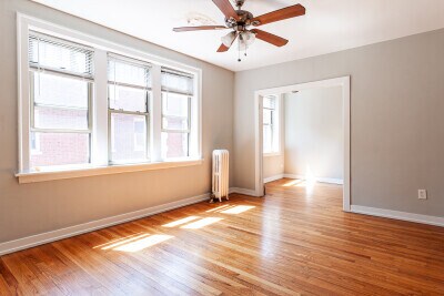 Building Photo - 544 W Surf St