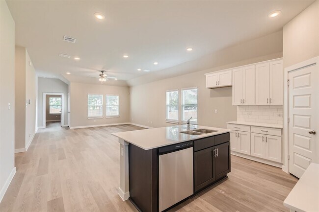 Building Photo - 4702 Deadwood Dr
