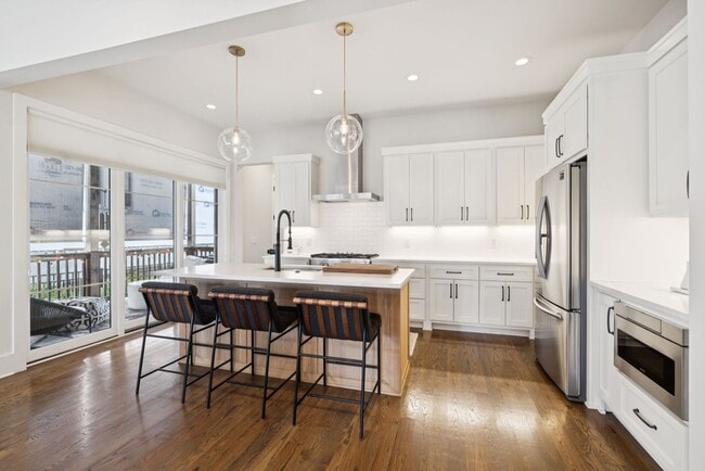 Building Photo - Experience elevated living in this beautifully crafted brick residence located in the heart of Ed...