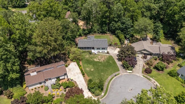 Building Photo - 2795 Bentwood Dr